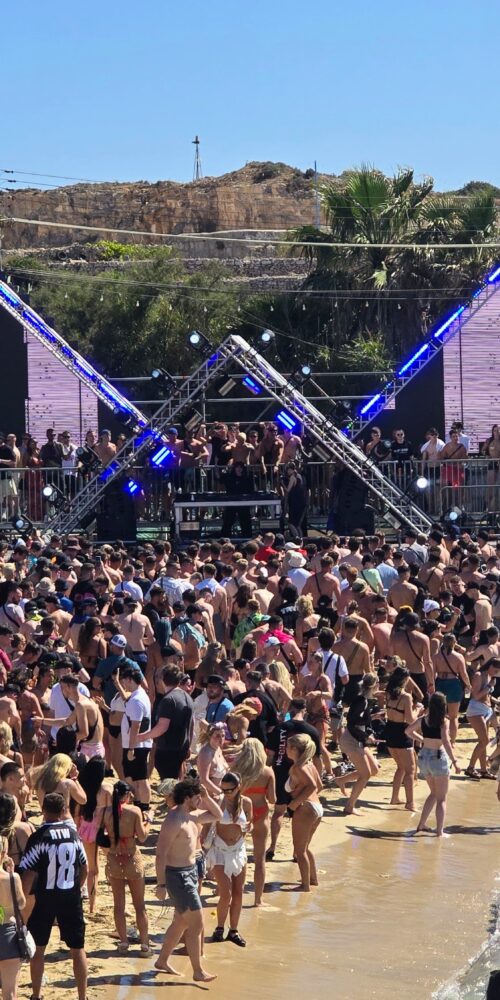 People enjoy XXL Techno